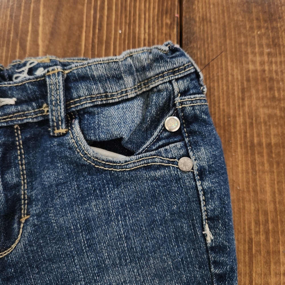 Levi’s Little Girls Blue Wash Jeans | Size 4 - Picture 4 of 9